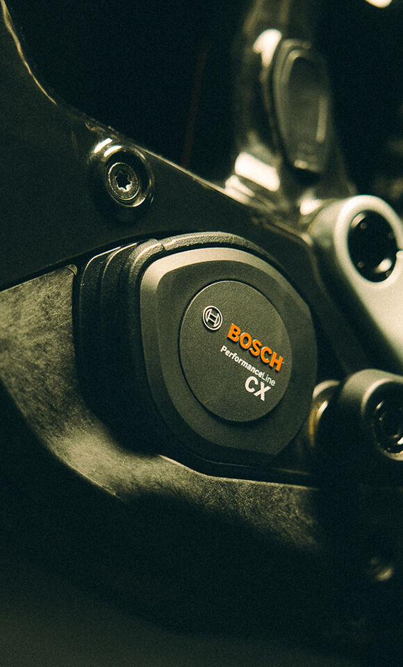 Kompaktný, výkonný a pripravený na akúkoľvek výzvu. S hmotnosťou iba 2,8 kg poskytuje krútiaci moment 100 Nm a asistenciu až 400 %. Ideálny na zdolávanie náročných stúpaní a zjazdy s maximálnou agilitou.